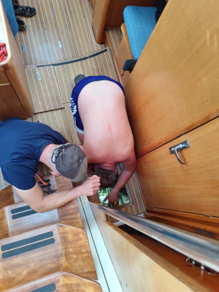 naprawa silnika na jachcie